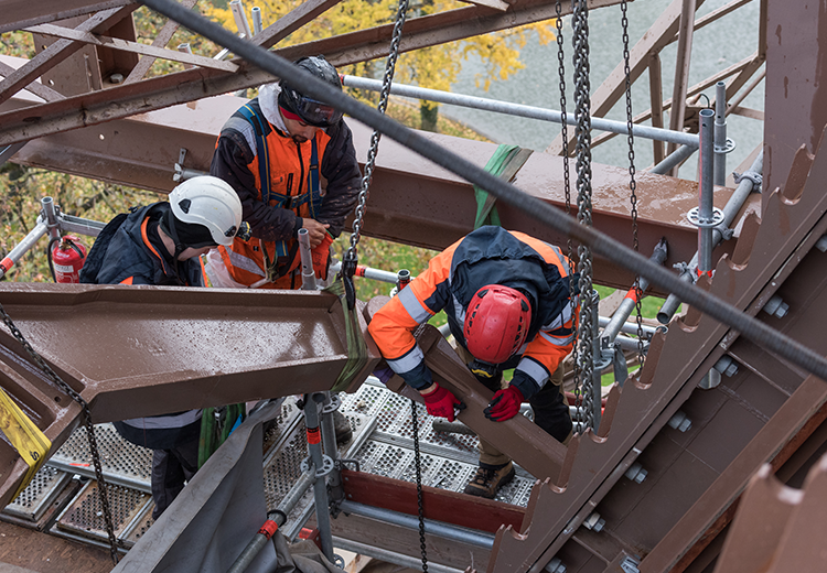Travaux rénovation ascenseur Nord de la tour Eiffel - Crédit photo : Ecliptique – Laurent Thion
