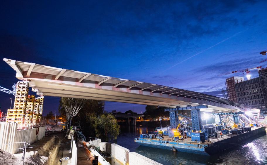 A new bridge spans the Seine between Saint-Denis and Île-Saint-Denis, an operation led by Eiffage Génie Civil
