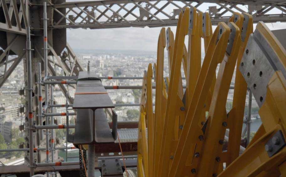 Eiffage Métal : les travaux de modernisation de la Tour Eiffel se poursuivent