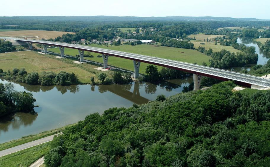 En groupement, Eiffage Génie Civil et Eiffage Métal ont réalisé le viaduc de la Scyotte et le viaduc de Port-sur-Saône